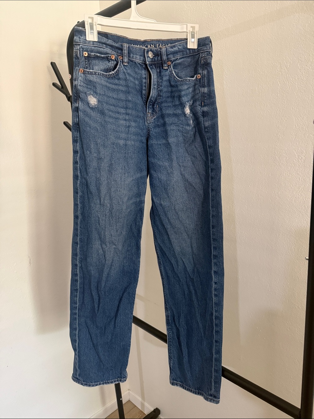 American Eagle Outfitters Women's Blue Distressed Straight-Leg Jeans